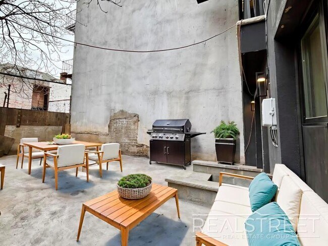 Building Photo - Brand new 2 bed with Private Backyard!