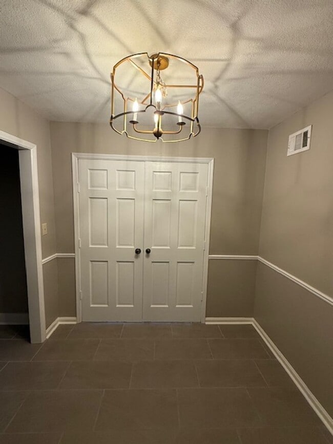 Building Photo - Renovated 3 Bedroom 2 Bath Home on 2 Acres!