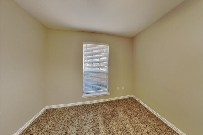 Building Photo - 5315 Derbyshire Dr