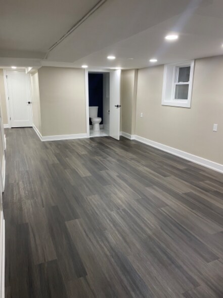 Building Photo - 1525 S 60th Ct