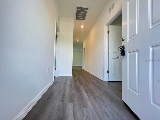 Building Photo - 407 Treemont Ave