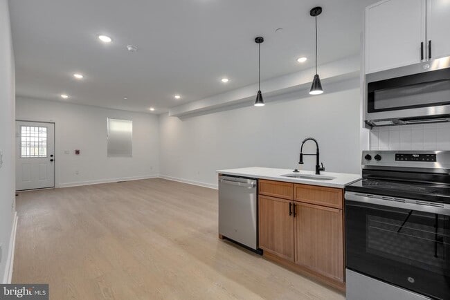 Building Photo - 2350 N 16th St