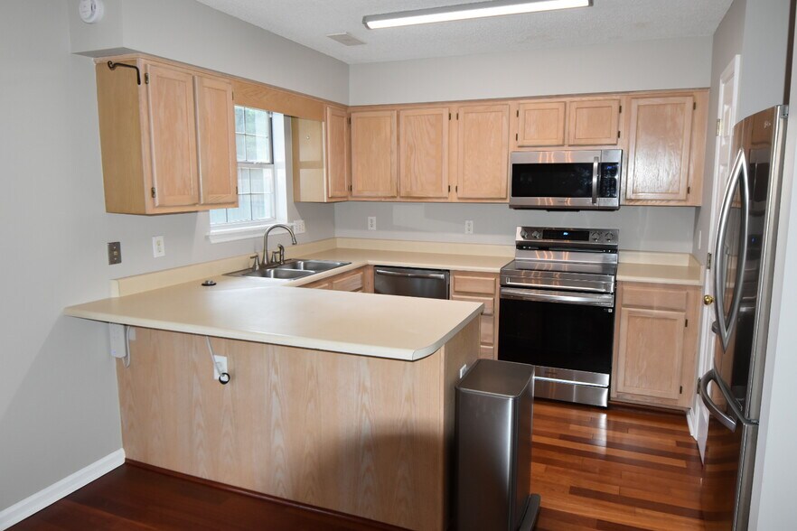 Building Photo - 4824 Weybridge Ln