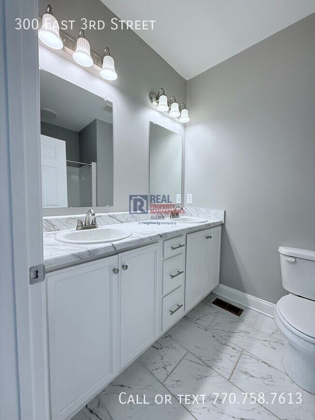 Building Photo - 300 E 3rd St NE