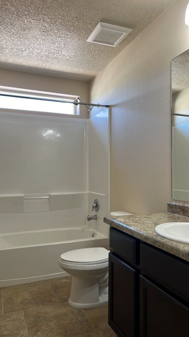Building Photo - **Beautiful 4 Bedroom Home**Located in Lom...