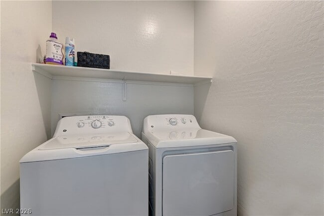 Building Photo - 8827 Roadrunner Ravine St