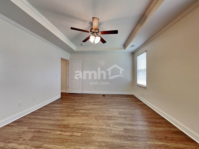 Building Photo - 525 Lateleaf Dr