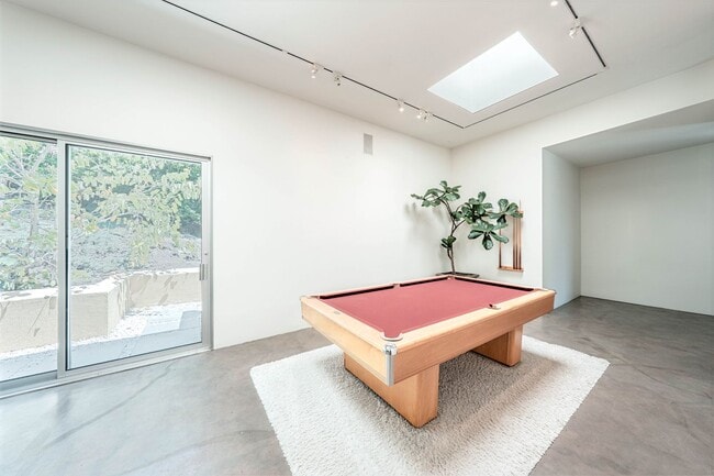 Building Photo - 10272 Overhill Dr