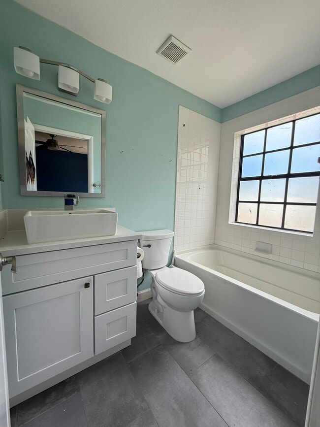 Building Photo - 1070 Sanibel Ct