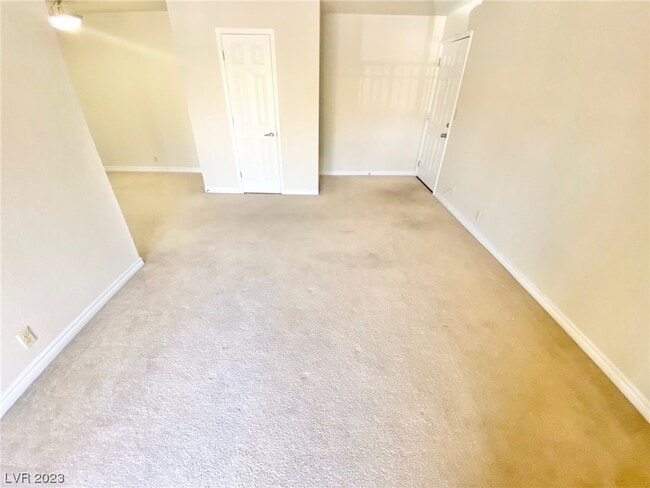 Building Photo - 5081 River Glen Dr