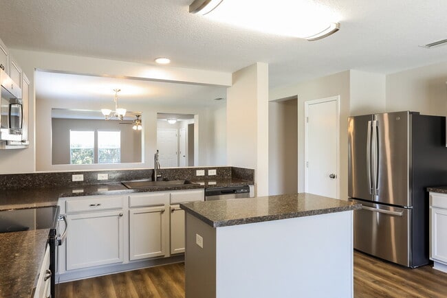 Building Photo - 1926 Old Moss Ln