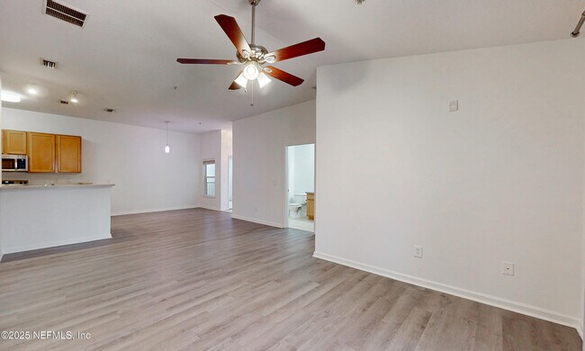 Building Photo - 7060 Deer Lodge Cir