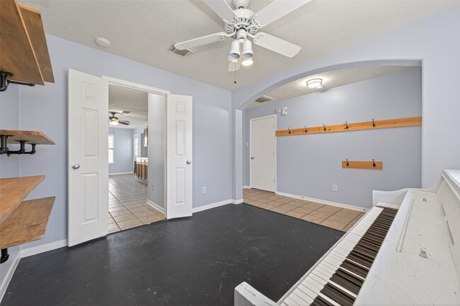 Building Photo - 19215 Hikers Trail Dr