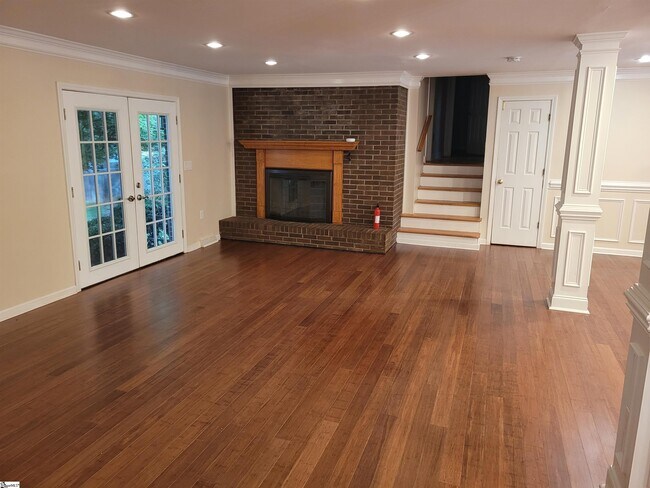Building Photo - 103 Pinehurst Dr