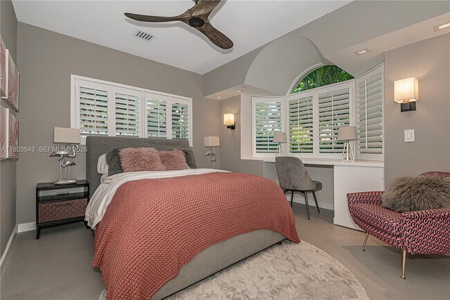 Building Photo - 375 Harbor Ct