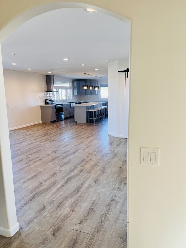 Building Photo - Gorgeous 3 bd, 2.5 ba on 1 acre