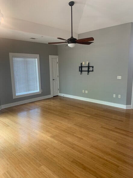 Living room - 350 Mohawk Dr