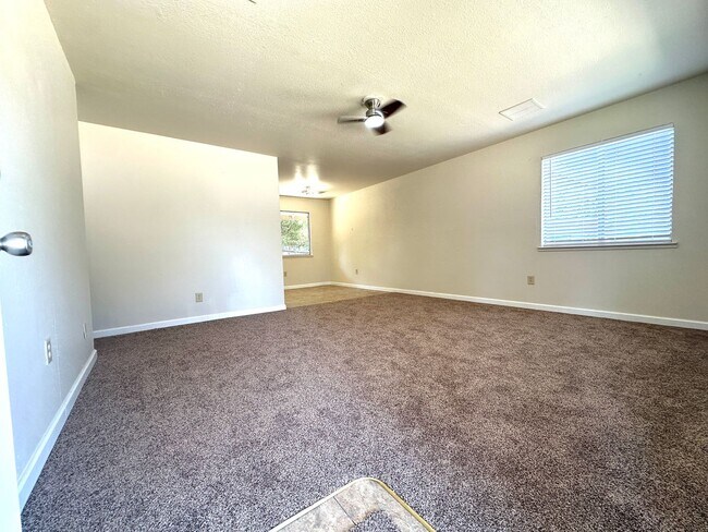 Building Photo - 525 Downing Ln