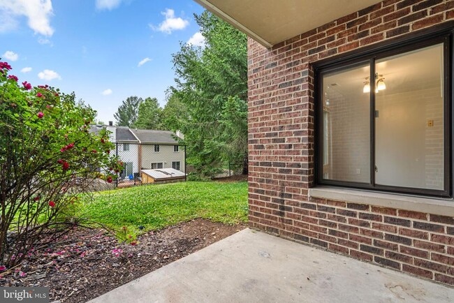 Building Photo - 18050 Chalet Dr