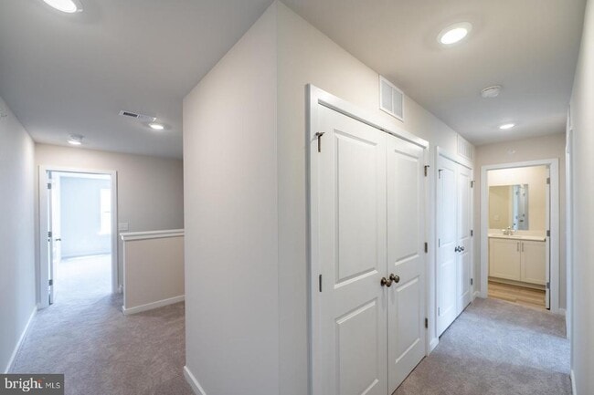 Building Photo - 715 Platinum Dr