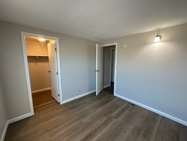 Building Photo - 35424 Oasis St