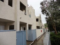 Building Photo - Nice 2 + 2 Gated Condo Santa Clarita