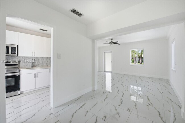 Building Photo - 6785 SW 17th St