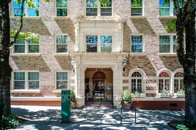 Building Photo - 709 SW 16th Ave
