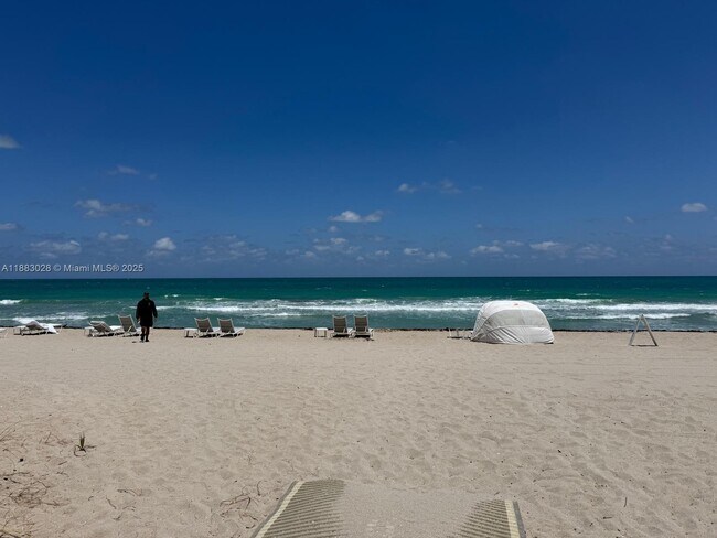Building Photo - 9601 Collins Ave