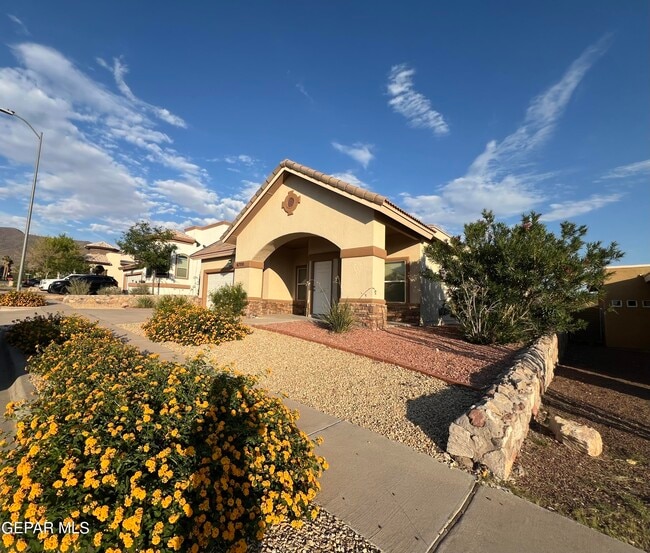 Building Photo - 6700 Hermoso Del Sol Dr