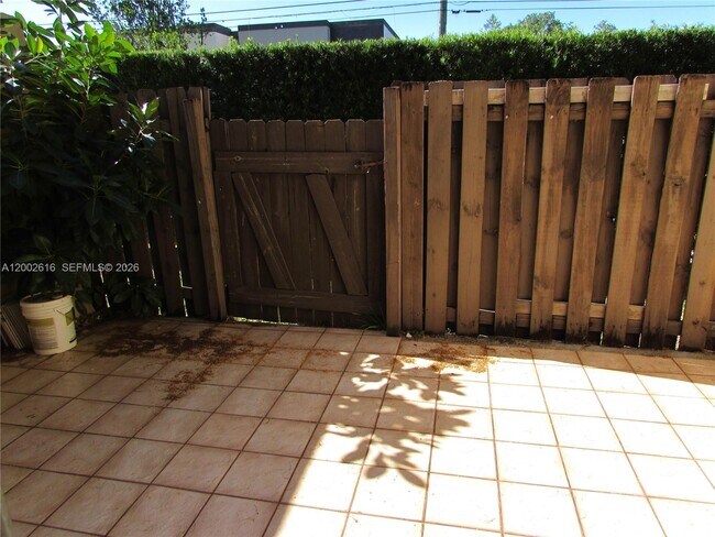 Building Photo - 5555 Ludlam Rd