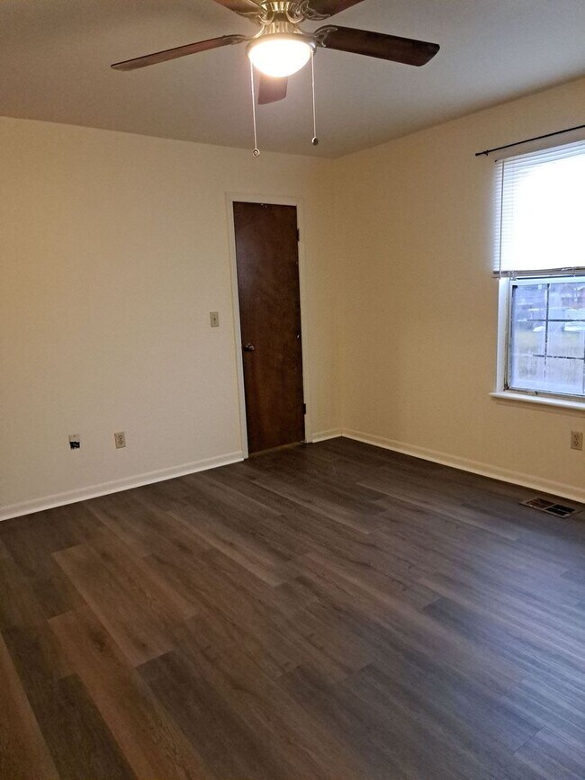 Building Photo - 1514 Kraft Ave