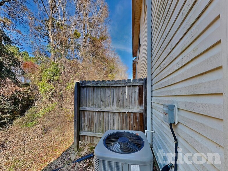 Building Photo - 135 Ellis Drive