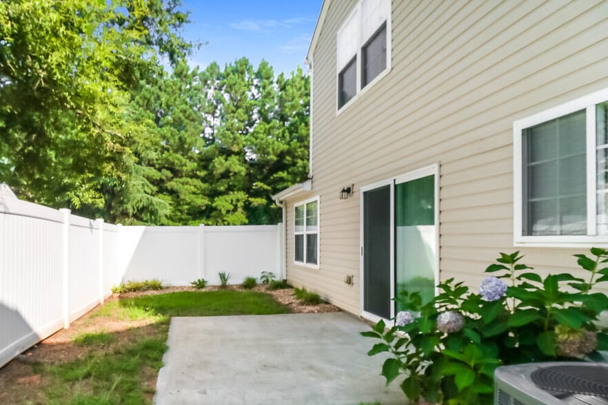 Building Photo - 203 Swanee Ln