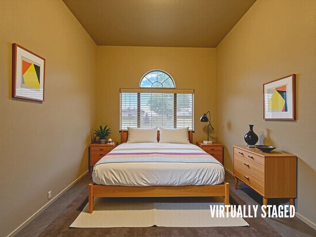 Building Photo - 7819 Woodbury Dr
