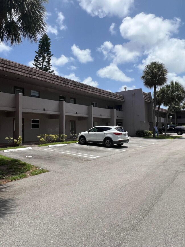 Building Photo - 2700 Casita Way