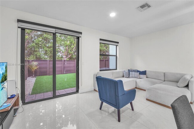 Building Photo - 15850 NW 91st Ct