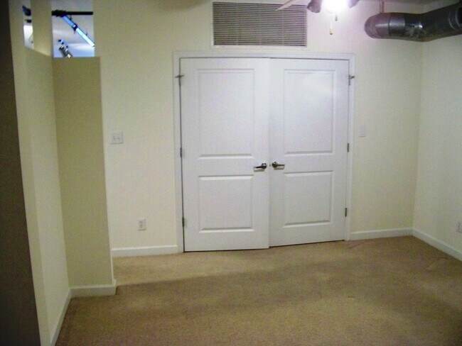 Building Photo - 1 BR / 1 BA Fabulous, One Bedroom in Manchester, Available June 1st!