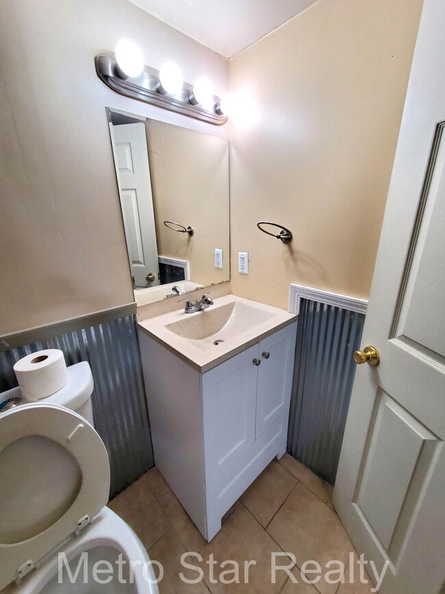 Building Photo - 315 N Minerva Ave