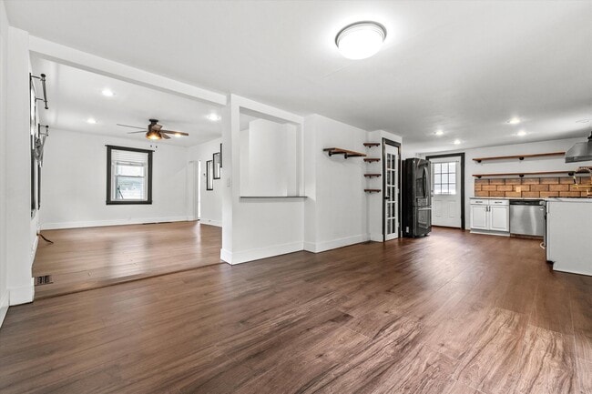 Building Photo - 16 Chautauqua Ave