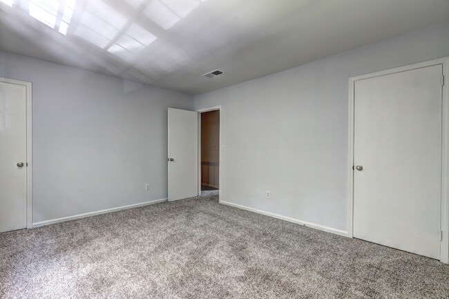 Building Photo - 6520 Roswell Rd