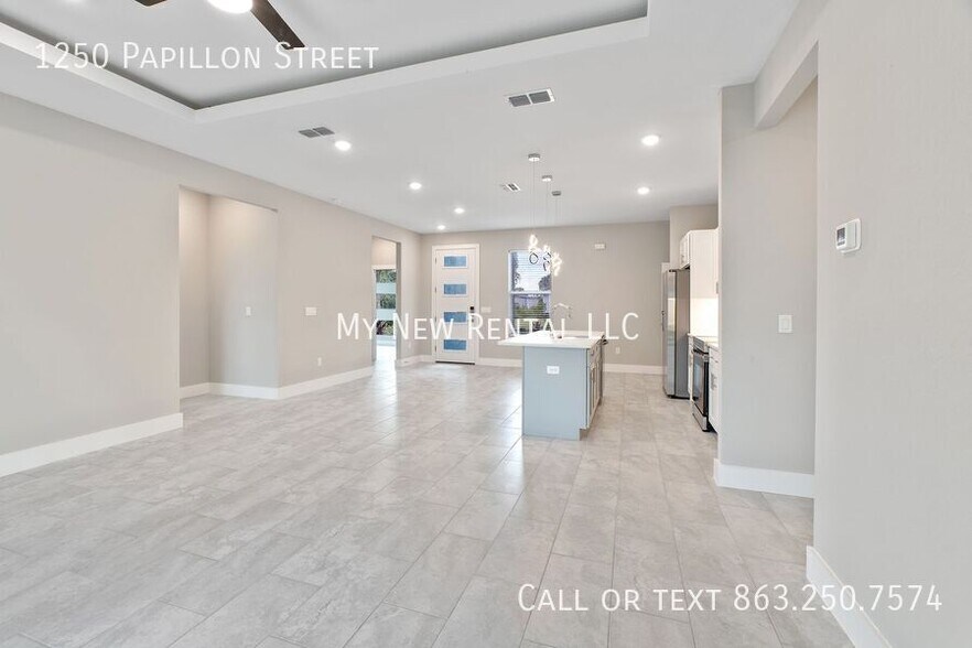 Building Photo - 1250 Papillon St