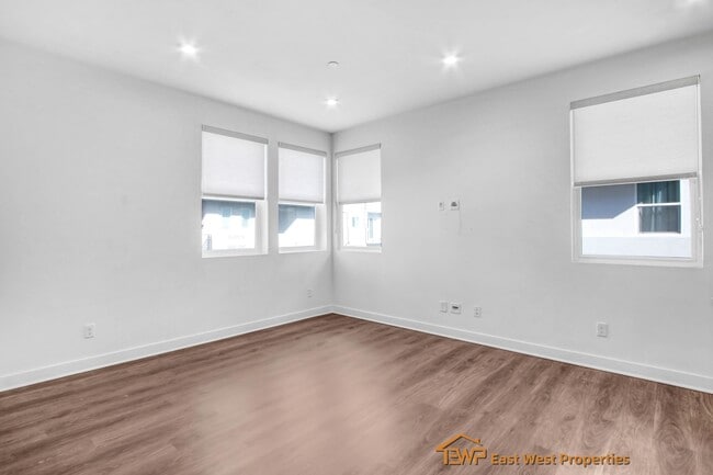 Building Photo - 1302 W Cara Dr