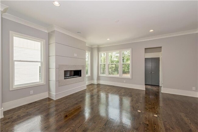 Building Photo - 3553 Blair Cir NE