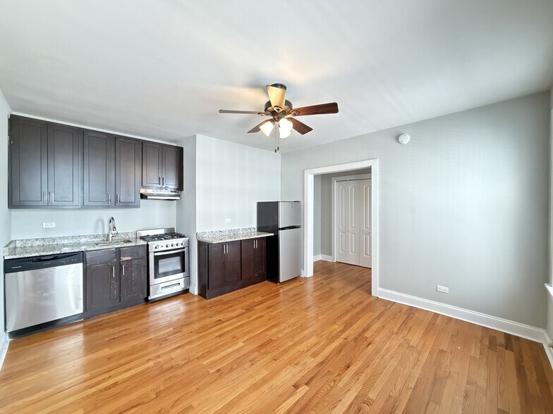 Building Photo - 623 W Patterson Ave