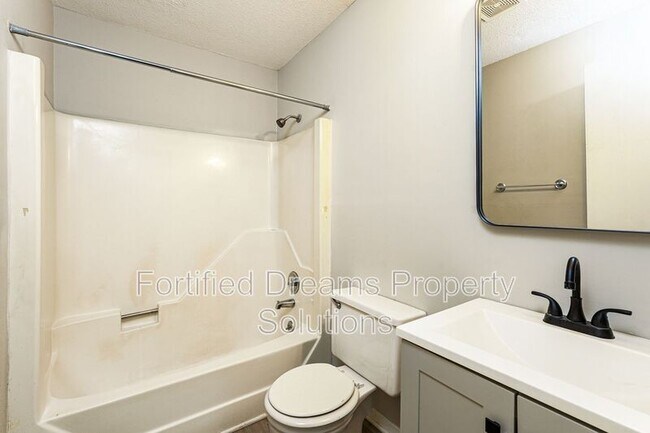 Building Photo - 3980 Bradford Ct
