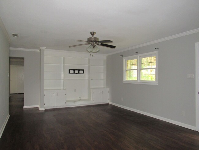 Building Photo - Brick Home in Old Wood Valley