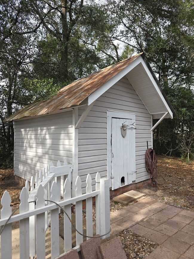 Building Photo - 705 E Water Ave