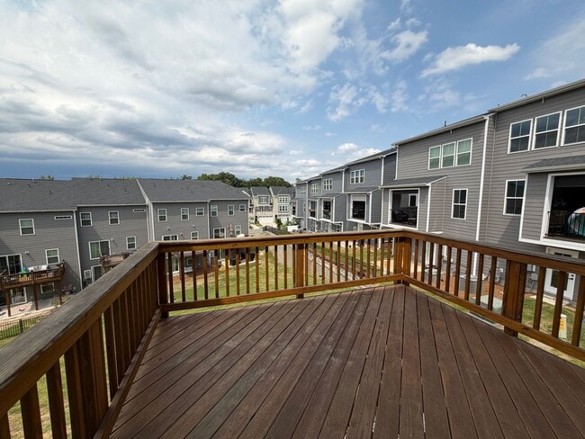 Building Photo - 921 Portrush Ln