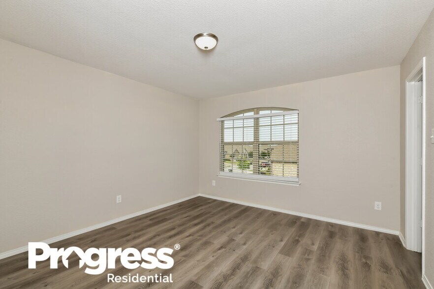 Building Photo - 8225 Spruce Meadows Dr